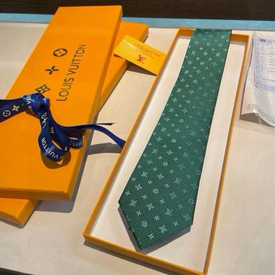 Necktie — Photo 14