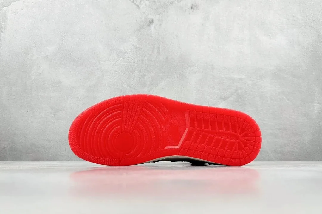 Air Jordan 1 Spider-Man Red — Photo 4