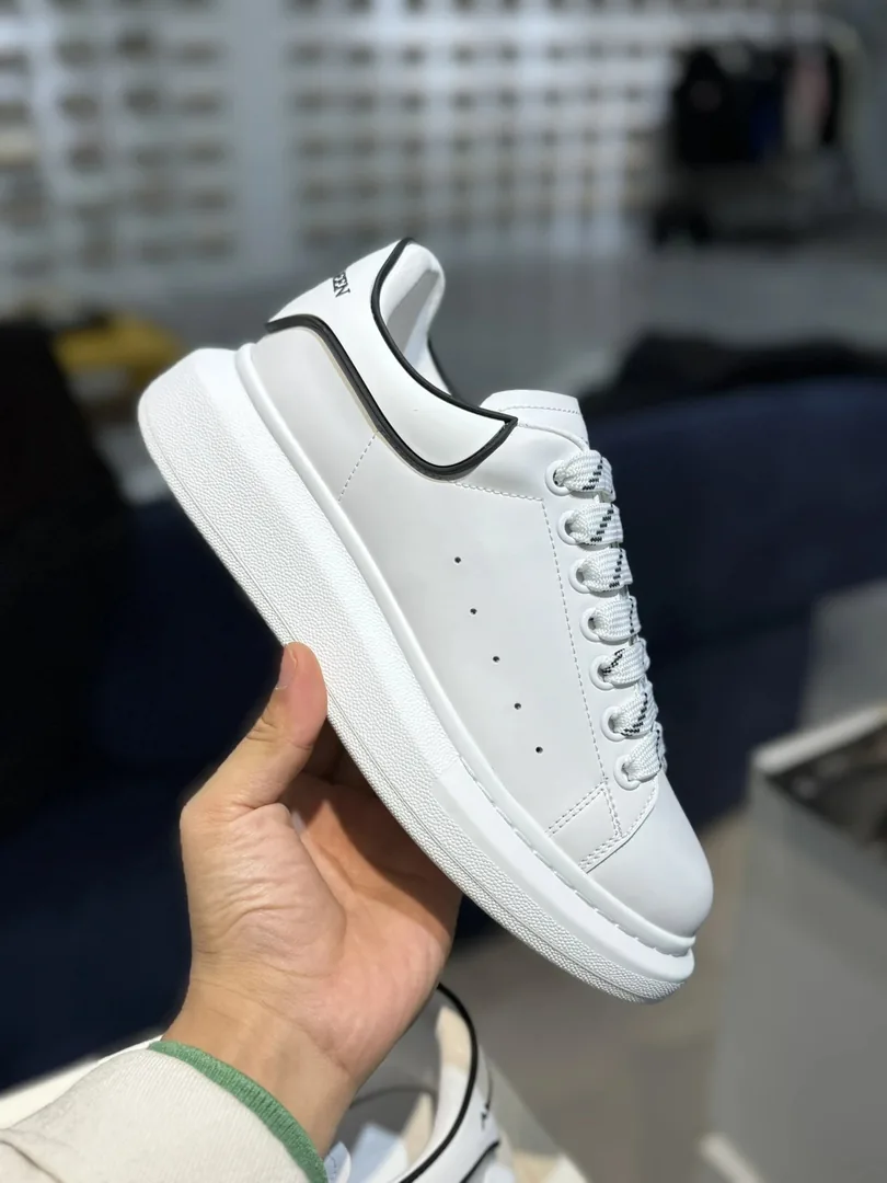 Alexander McQueen Oversized Sneaker White Black Platform Sneakers — Photo 2