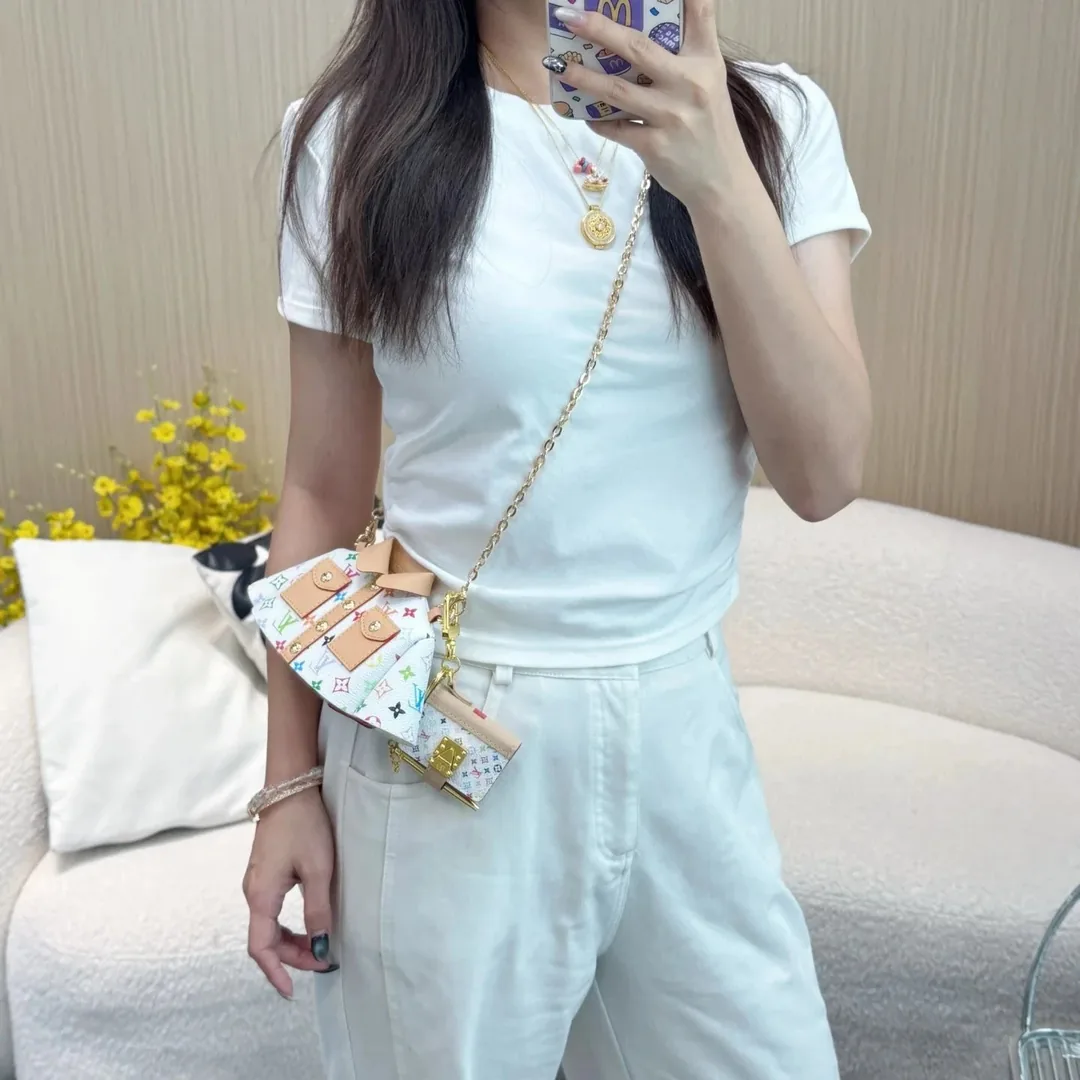 Mini Crossbody Earphone Pouch — photo 9