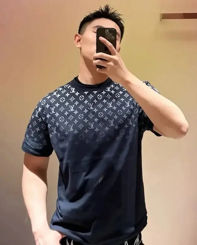 Louis Vuitton Monogram Print T-Shirt Collection — photo 5