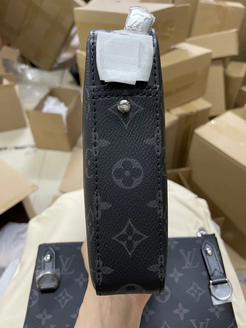 Louis Vuitton Trio Messenger Bag — Photo 3