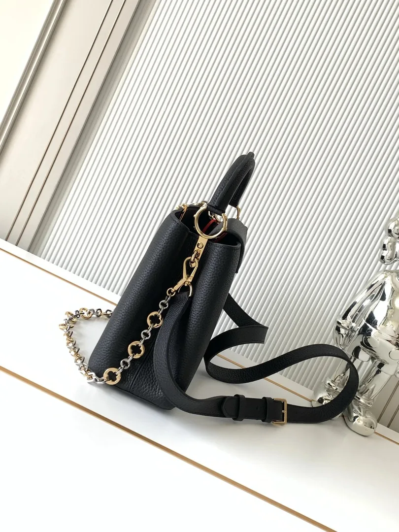 Louis Vuitton Capucines Handbag — Zdjęcie 2