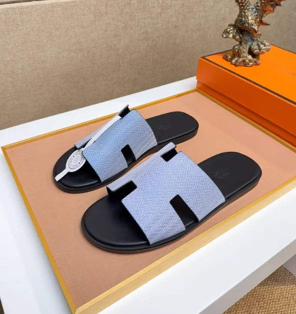 Hermes Classic Slides — Photo 4