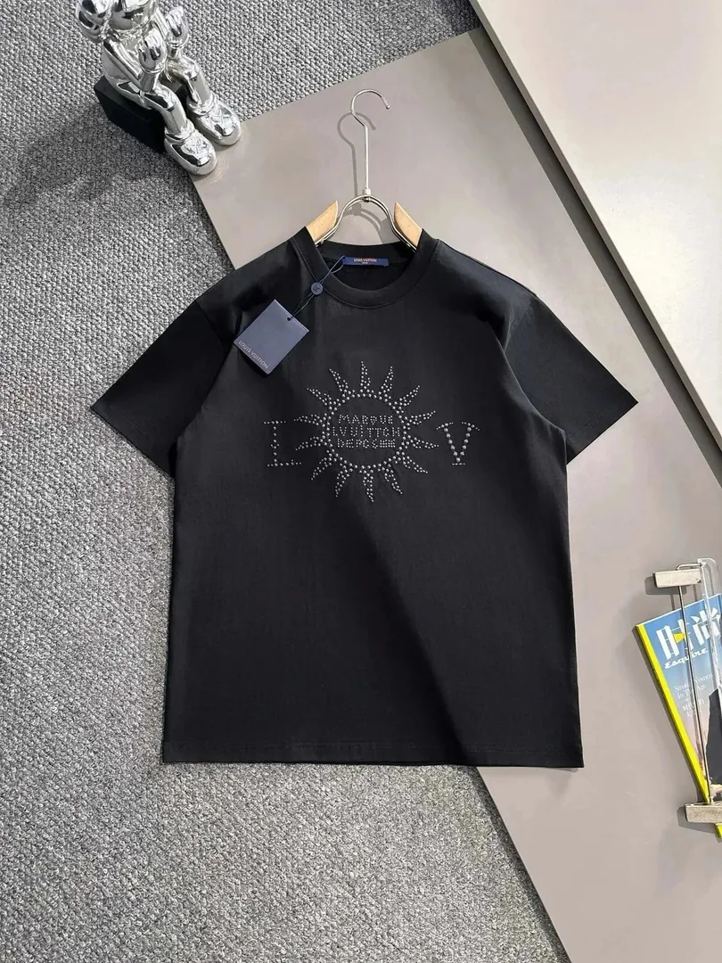 Louis Vuitton Logo T-Shirt Collection — Photo 4