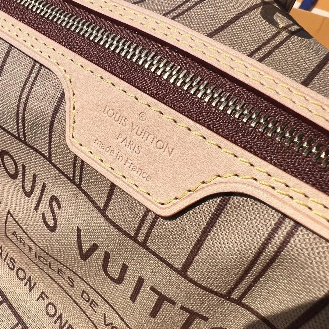 Louis Vuitton Neverfull Bag — QC