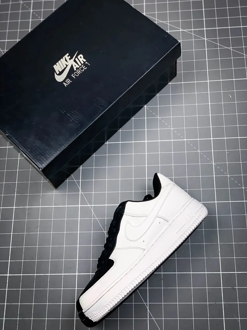 Air Jordan 1 Low Yin-Yang — photo 3