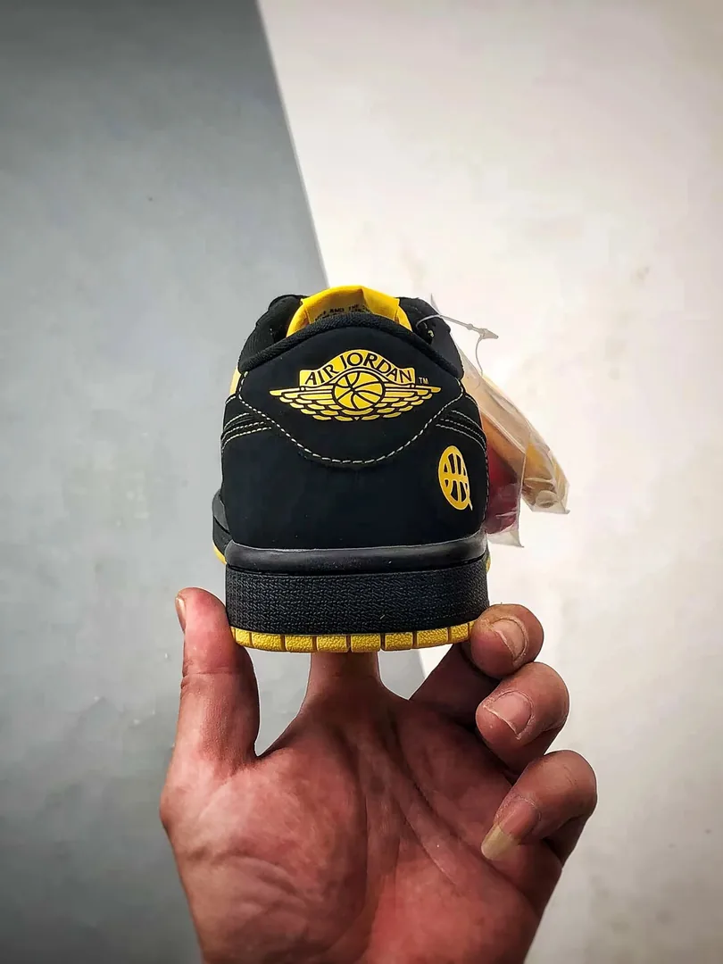 Air Jordan 1 Low Quai 54 Black Yellow — Photo 8