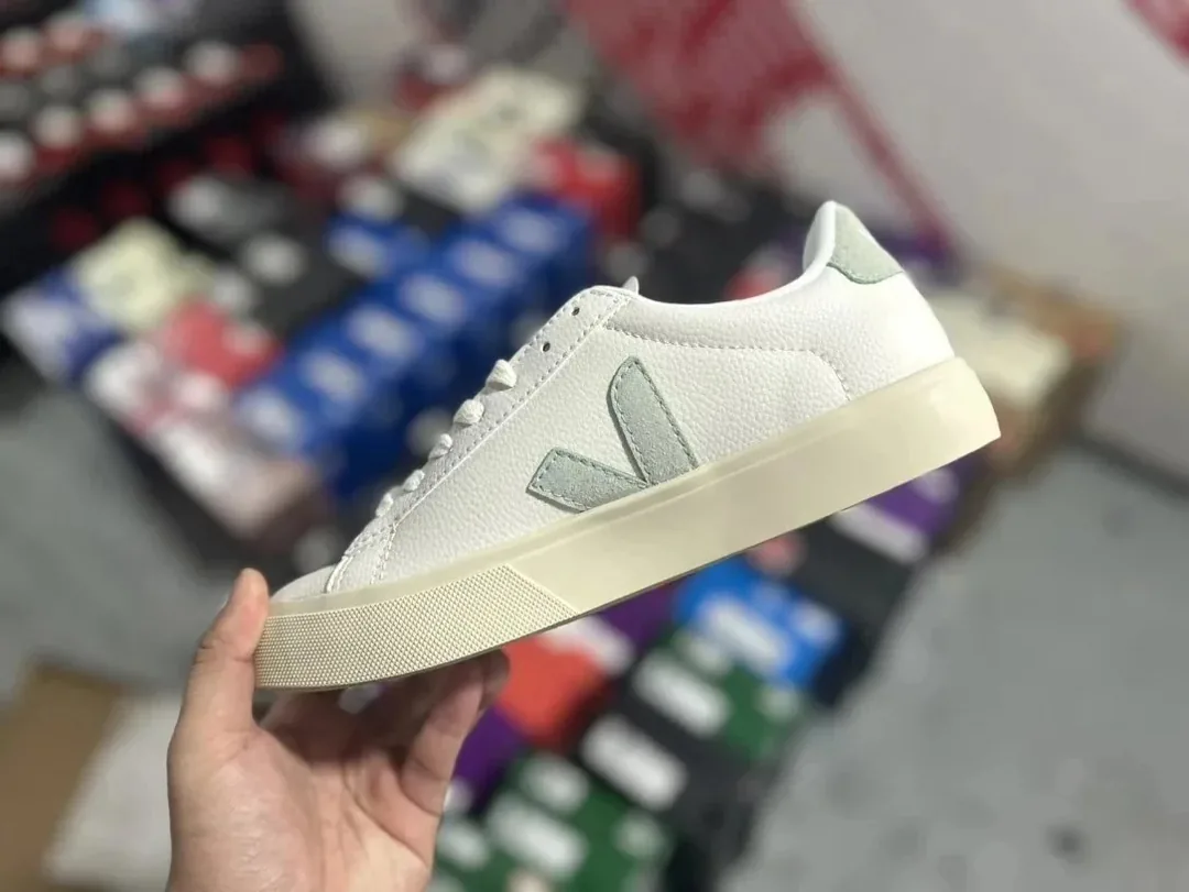 Veja V-10 Letter V Skate Shoes — Photo 3