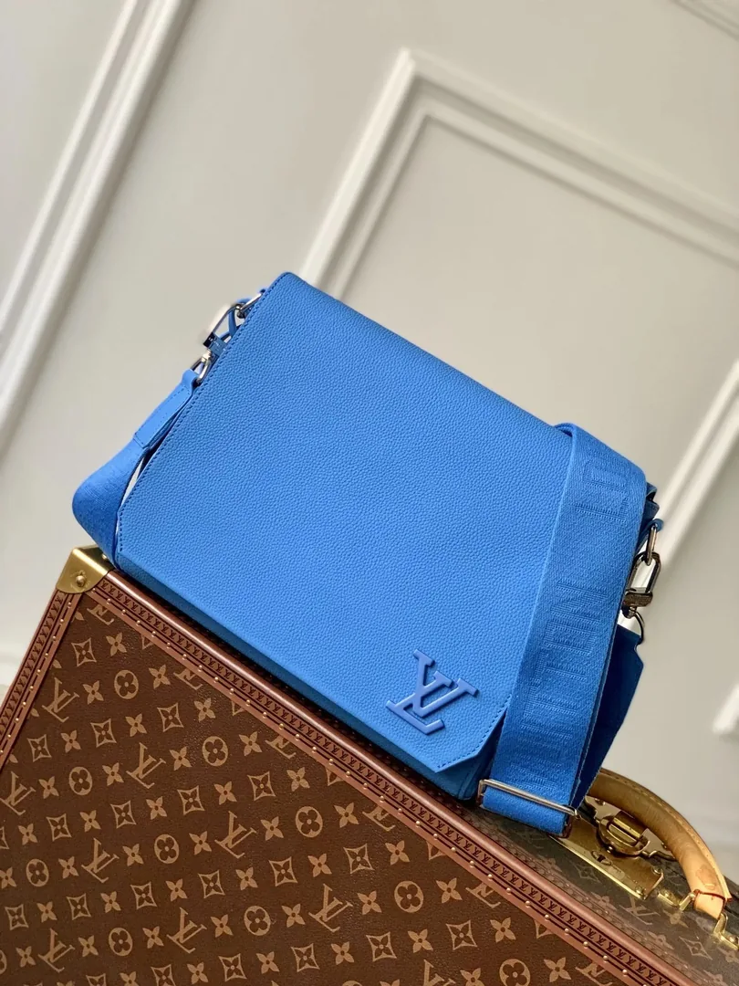 Louis Vuitton Takeoff Bag — Photo 12