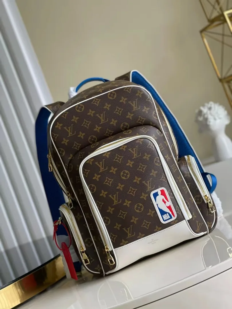Louis Vuitton Leather Shoulder Bag — photo 2