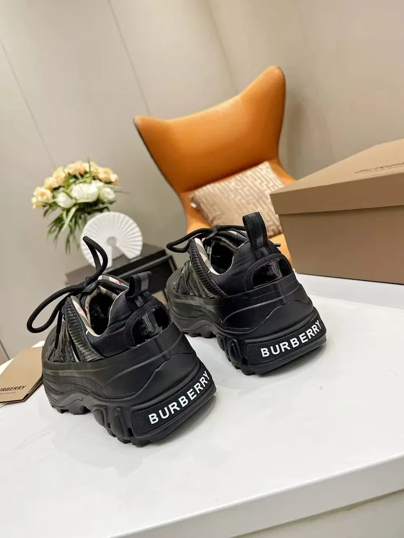 Burberry Arthur Sneakers — photo 10