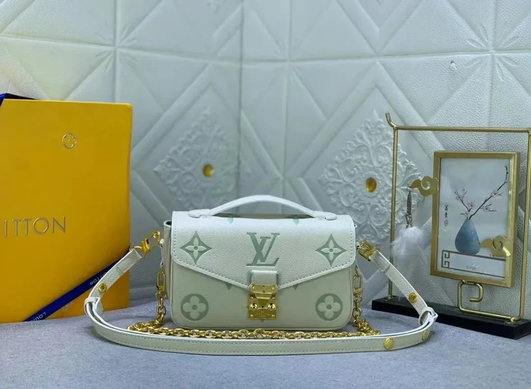 Messenger Crossbody Bag — photo 11