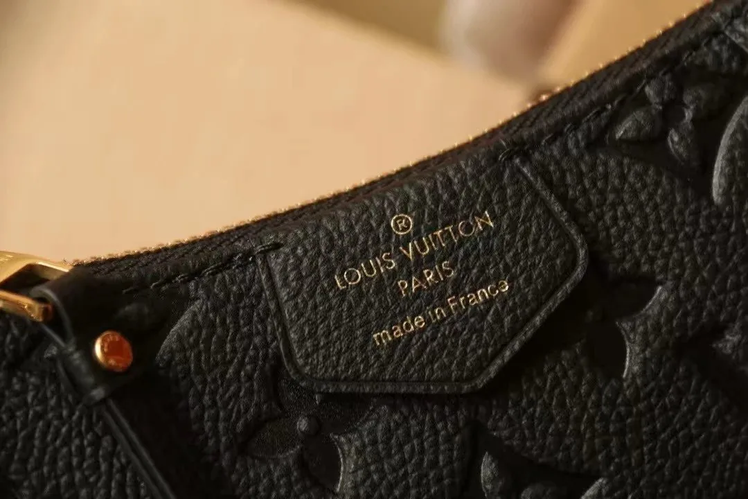 Louis Vuitton Leather Purse — photo 9