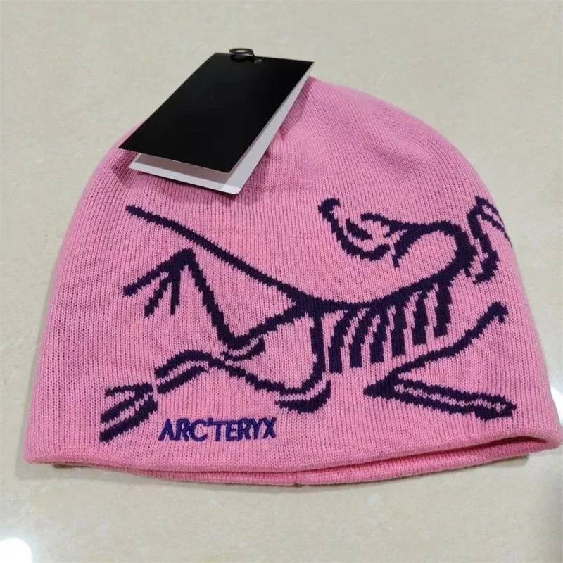 Bird Head Jacquard Knit Beanie — Photo 12