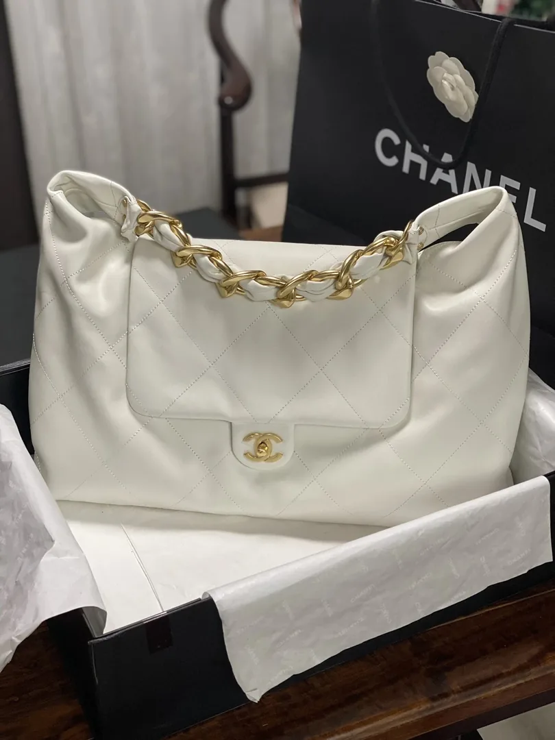 Chanel 25K Leather Hobo Bag — QC