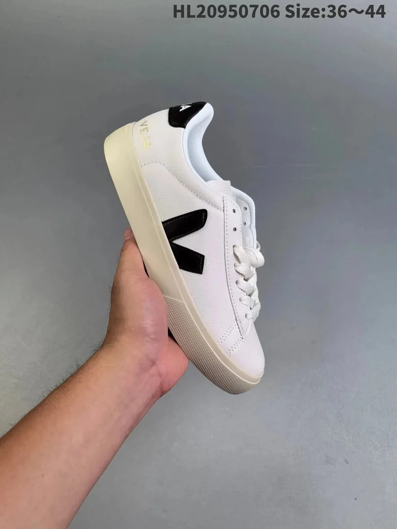Veja V-10 Letter V Skate Shoes — Photo 7