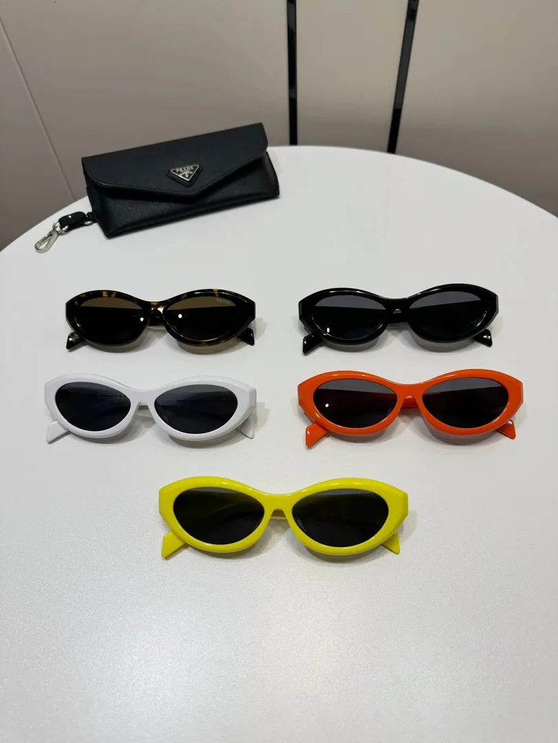 Prada Sunglasses SPR 26Z-F — Photo 4
