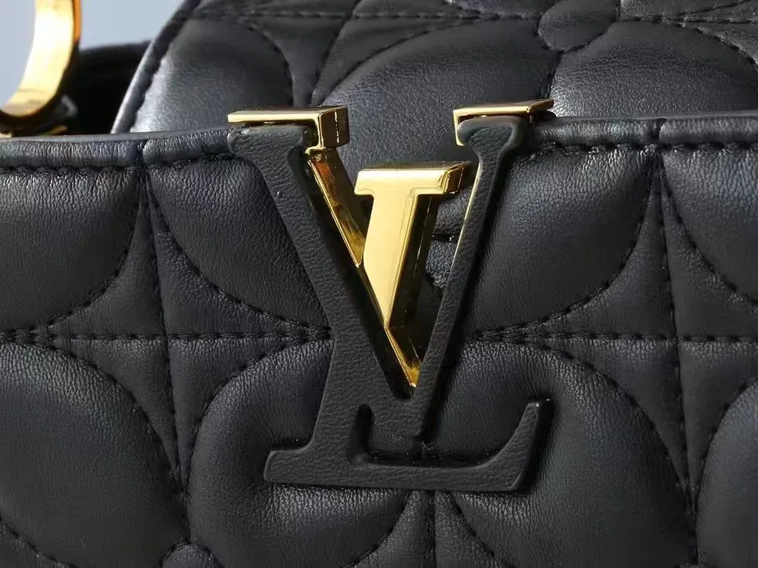 Louis Vuitton Leather Handbag — photo 7