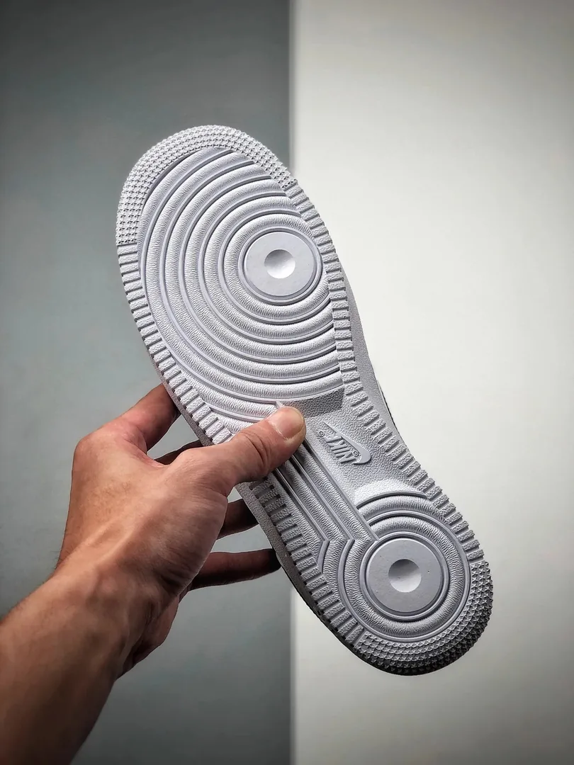 White Black Air Jordan 1 Low — Photo 8