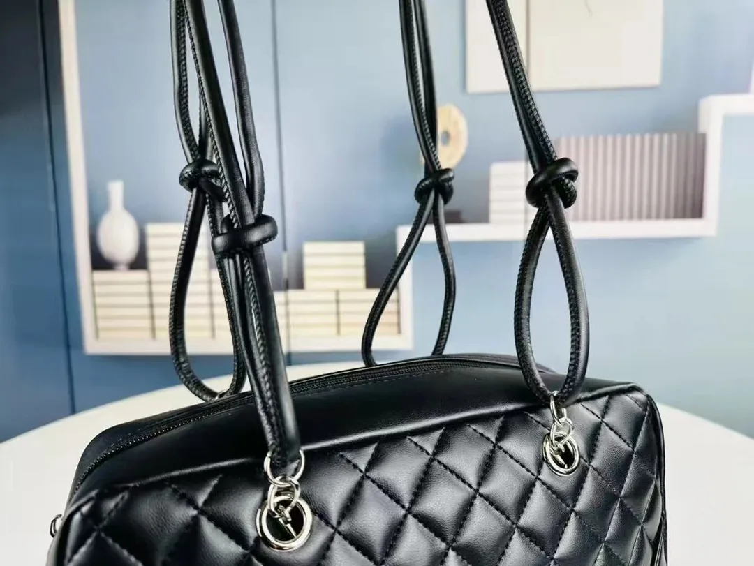Chanel Leather Shoulder Bag — photo 7