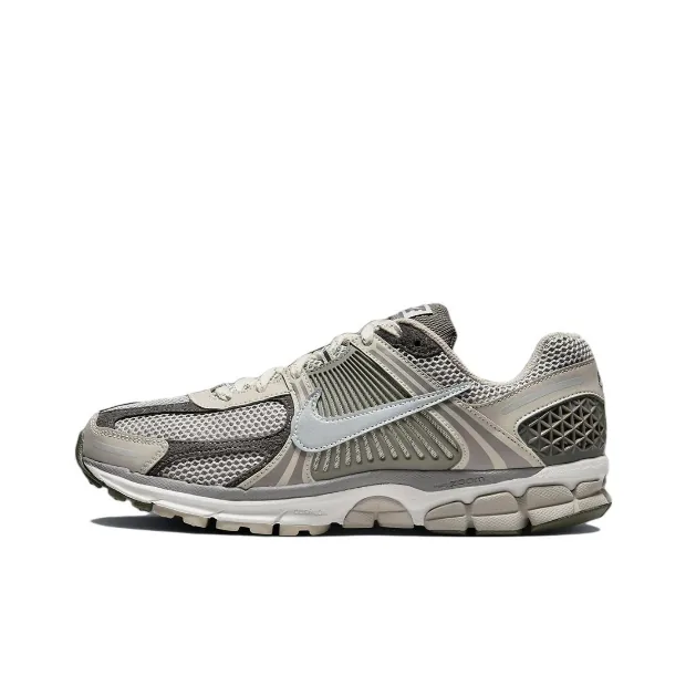 Nike Zoom Vomero 5 Lace-Up Runners — QC
