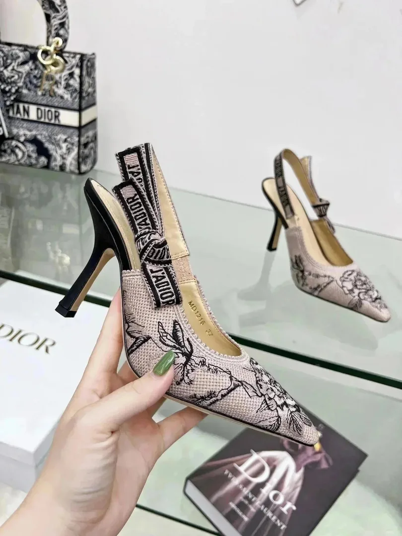High Heels — Photo 11
