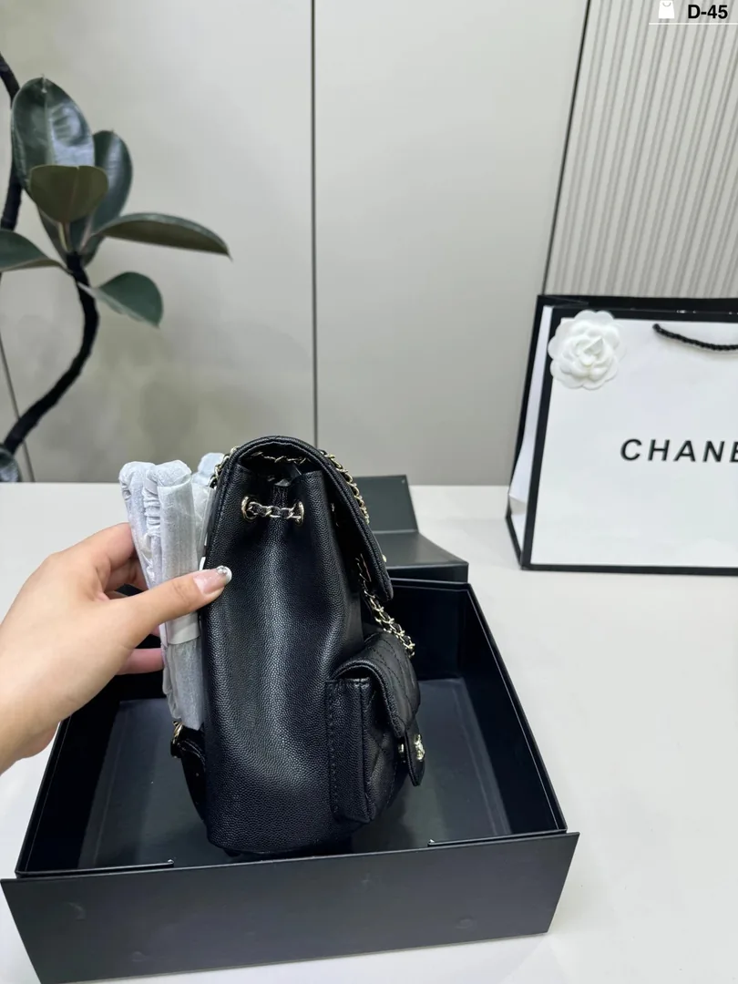 Chanel Leather Crossbody Bag — photo 9