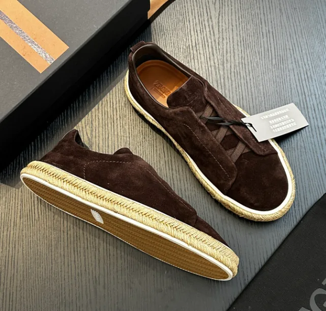 Skate Sneakers — QC