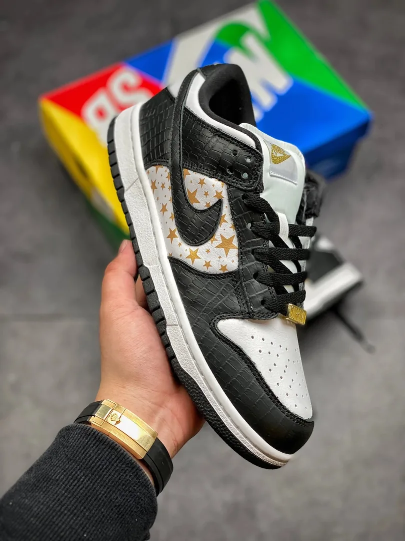 Nike SB Dunk Low Supreme Collaboration Sneakers — photo 3