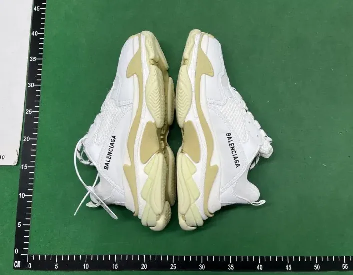 Balenciaga Triple S Black — Photo 10