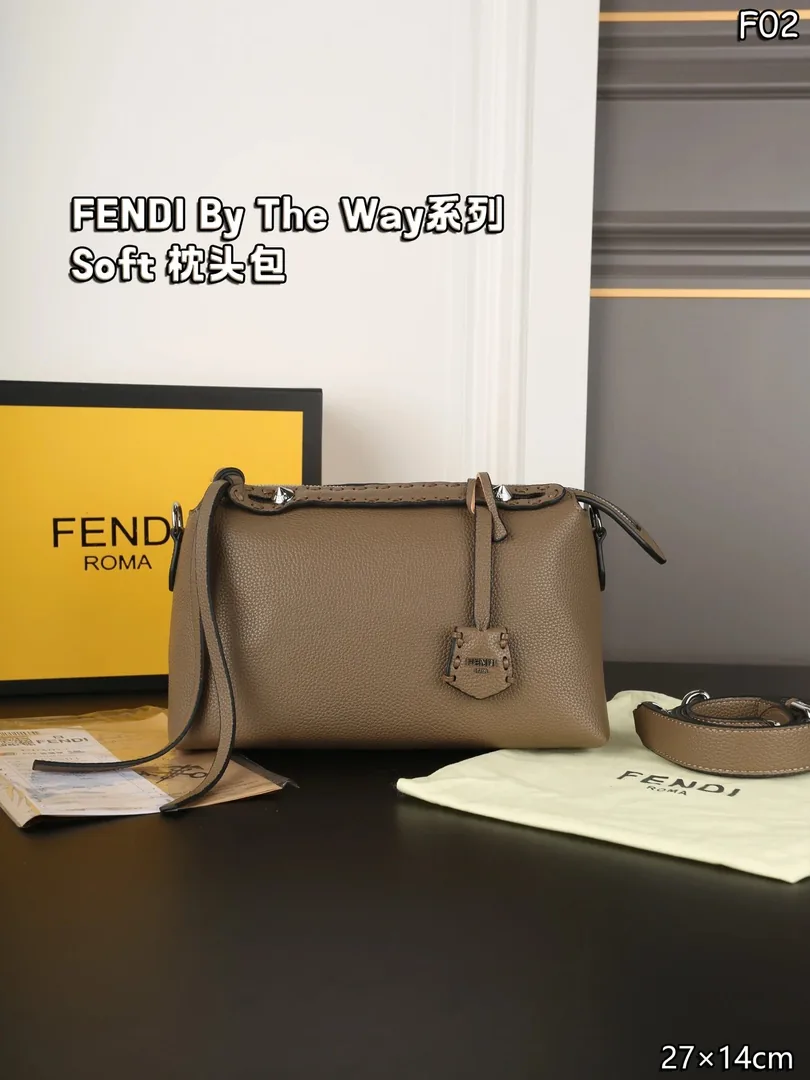 Fendi By The Way Soft Boston Bag — Zdjęcie 3
