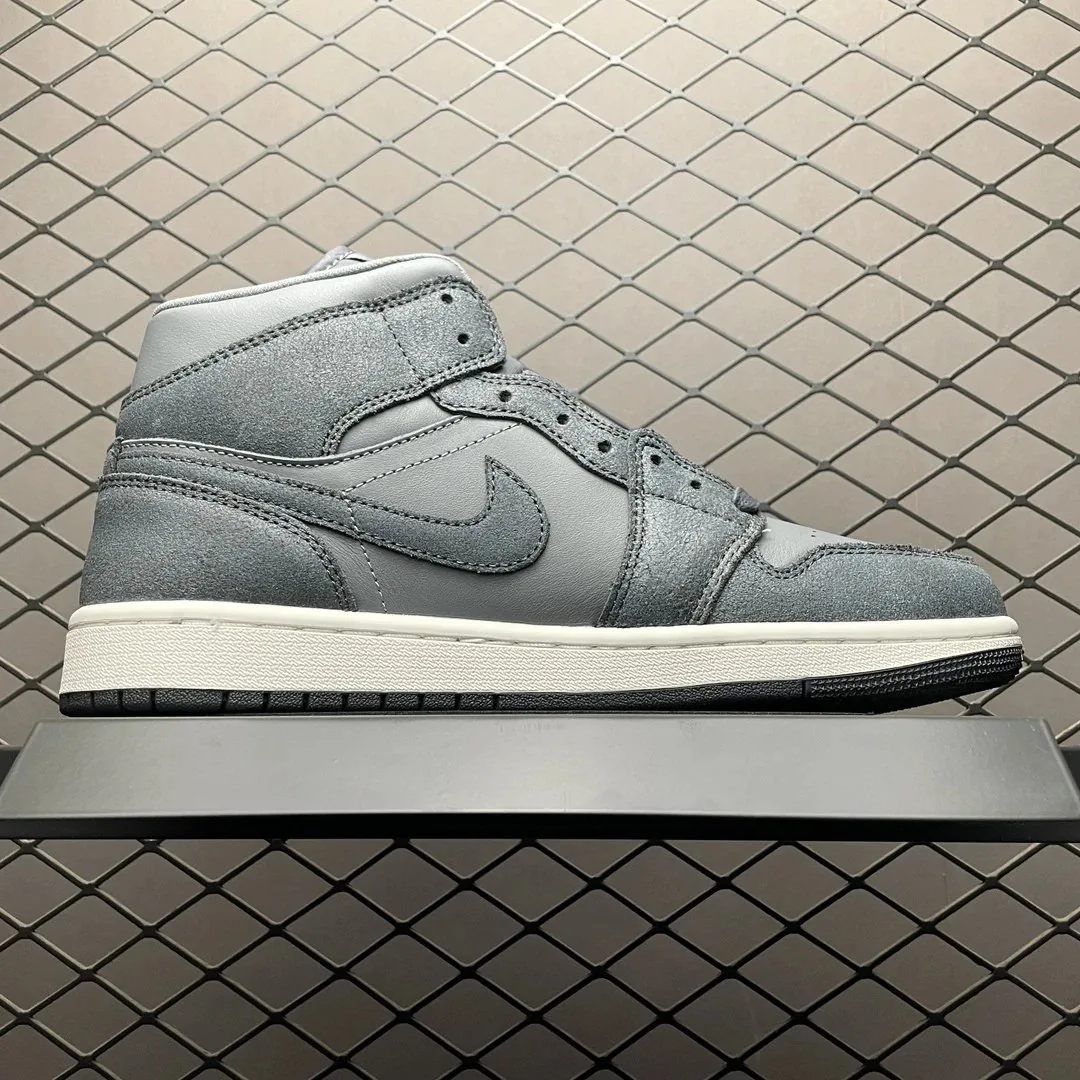 Air Jordan 1 Mid — Photo 9