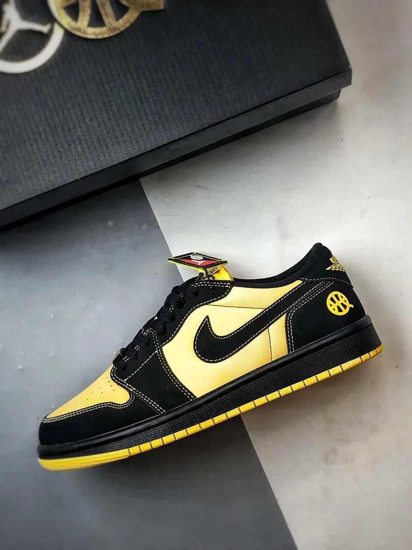 Air Jordan 1 Low Quai 54 Black Yellow — Photo 3