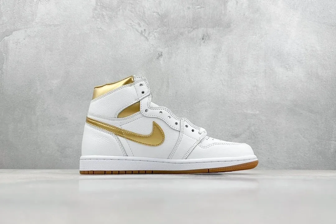 Air Jordan 1 High Metallic Gold — Photo 5