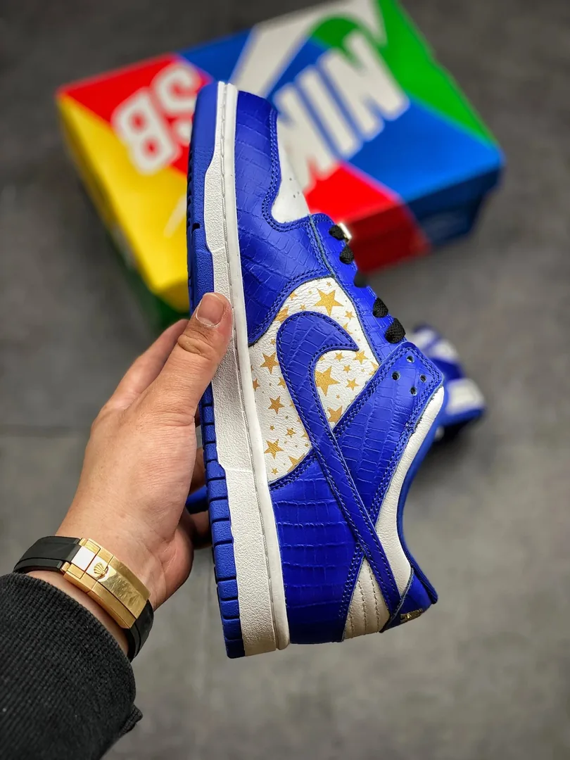Nike SB Dunk Low Supreme Collaboration Sneakers — photo 9