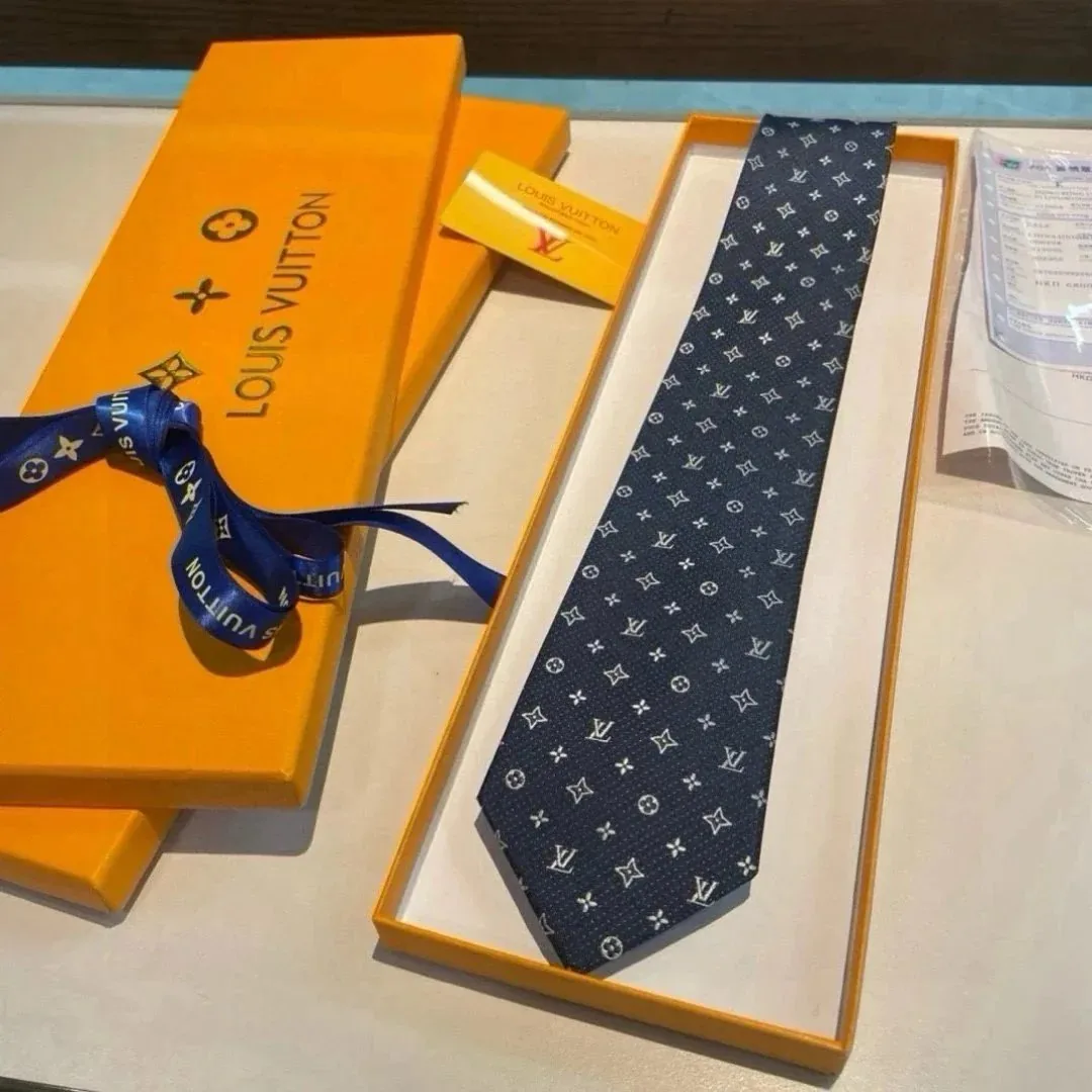 Necktie — Photo 13