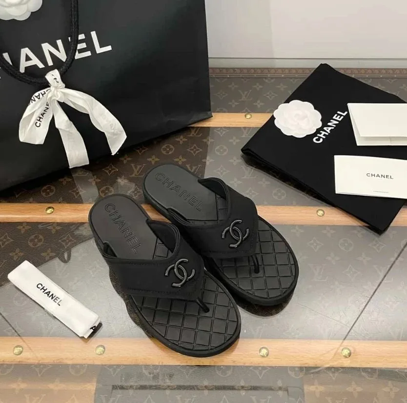 Chanel Black Double C Thong Slides — photo 5