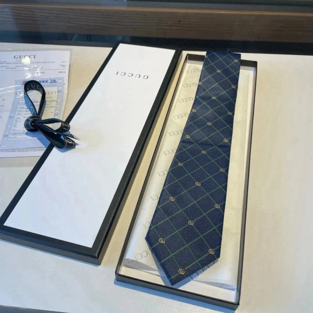 Necktie — Photo 5