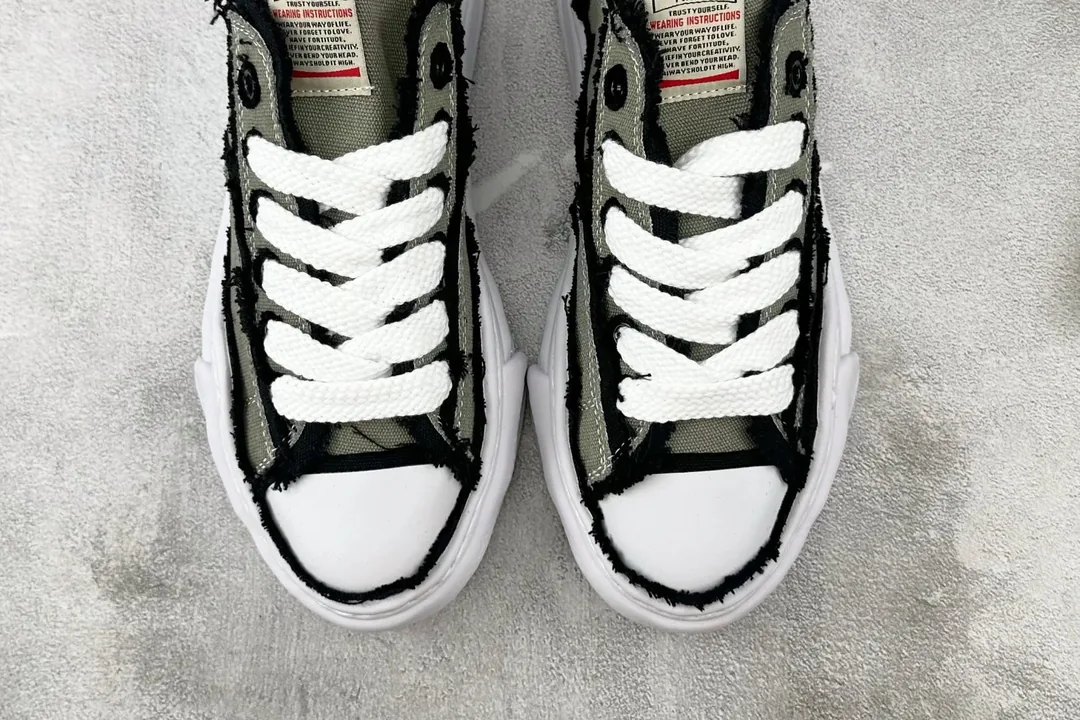 Maison Mihara Yasuhiro Grey Suede Low-Top Sneakers — Photo 7