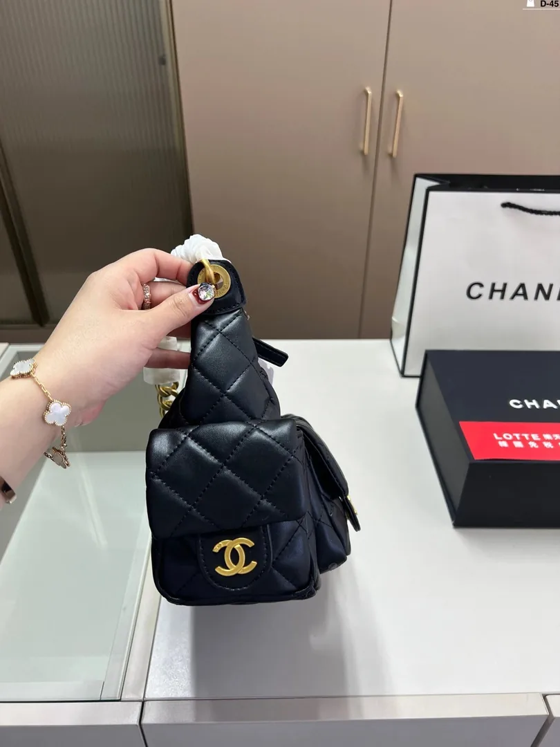 Chanel 25C Multi-Pocket Hobo Bag — Photo 6