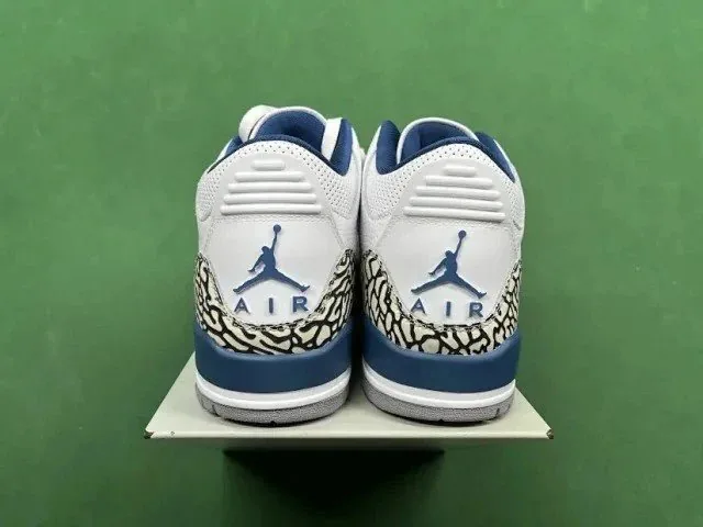 Jordan 3 Red Low-Top Sneakers — photo 3