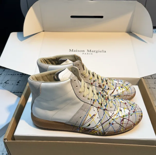 Maison Margiela Replica White Beige Suede Trainers — Photo 4