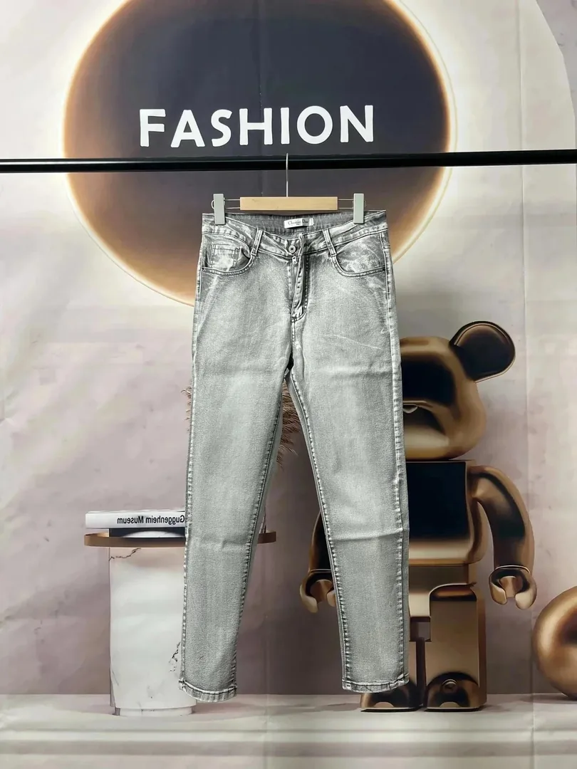 Classic Denim Jeans — Photo 8