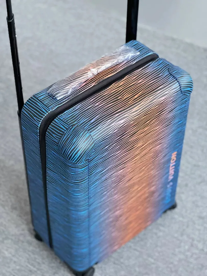 Horizon Rolling Luggage — Photo 8