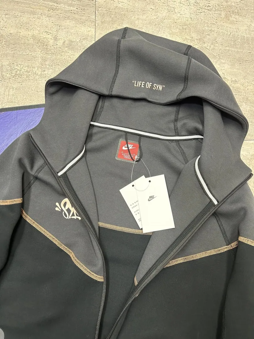 Nike Tech Fleece Windrunner Jacket — Photo 3