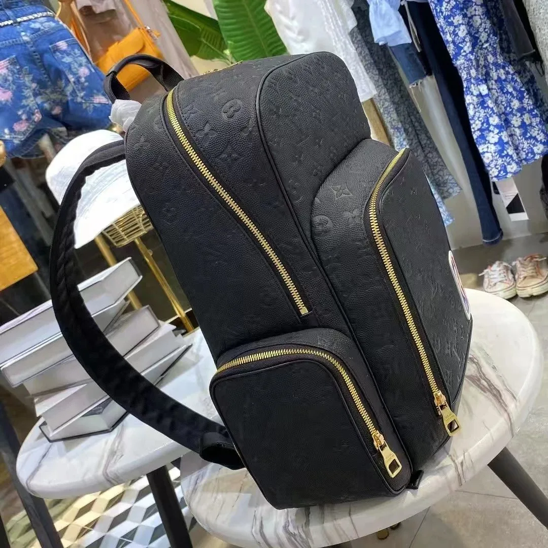 Louis Vuitton Leather Shoulder Bag — photo 8