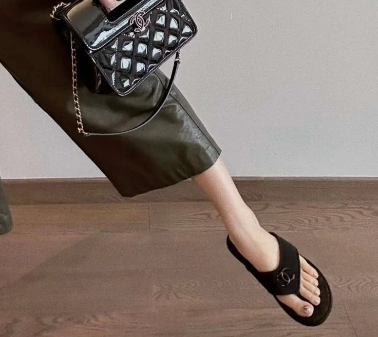 Chanel Black Double C Thong Slides — photo 3
