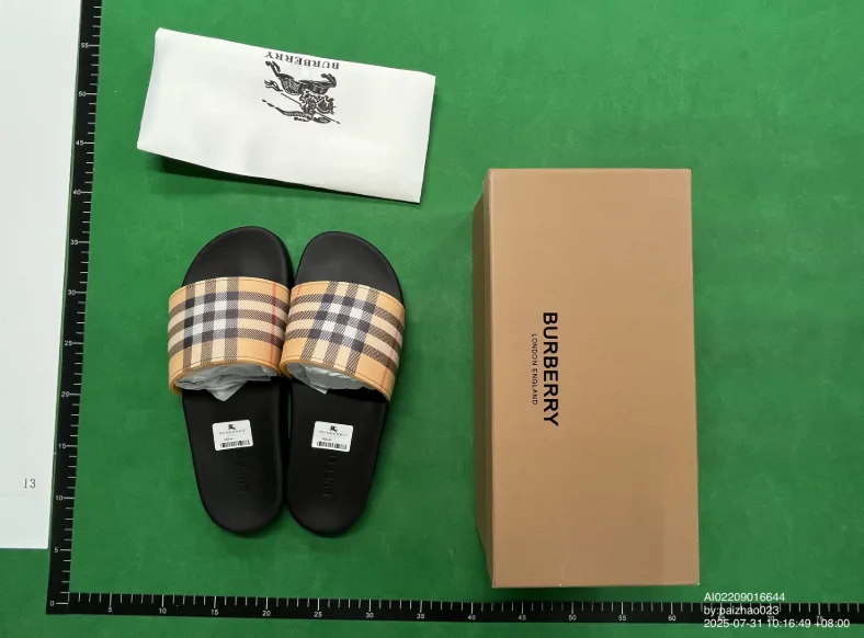 Balenciaga Slides — Photo 15