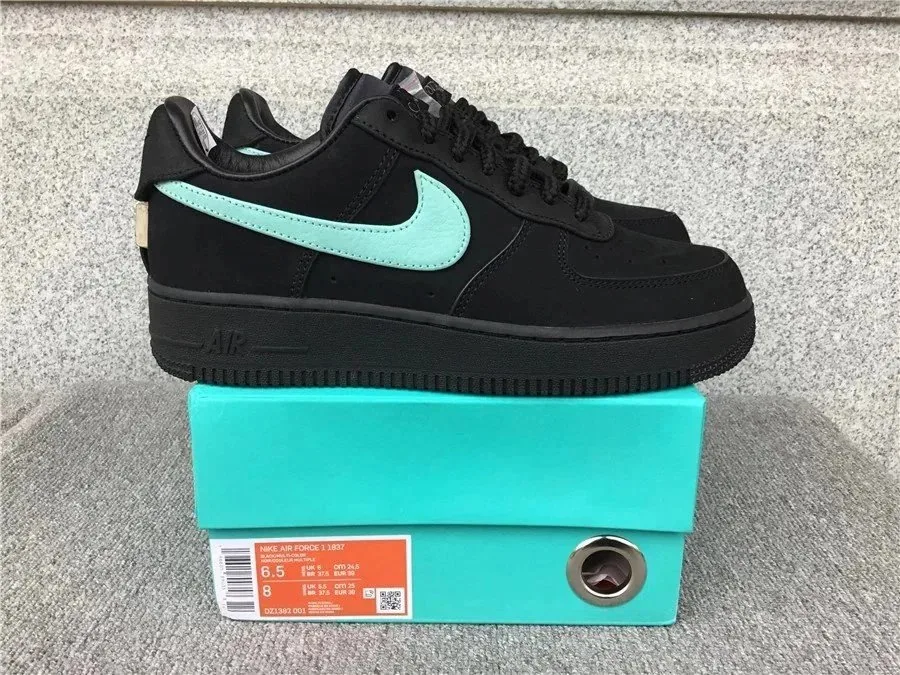 Nike Air Force 1 Lace-Up Running Shoes — photo 9